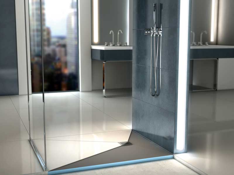Bodengleiche Dusche mit Glastür und klassischer Punktentwässerung