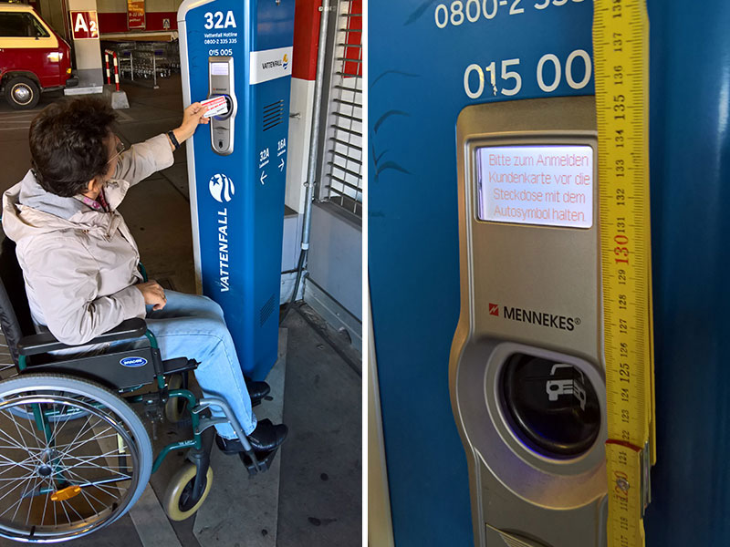 Rollstuhlfahrerin bedient eine gut erreichbare Bedienelemente einer Ladesäule in einem Berliner Parkhaus