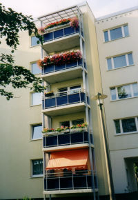 vorgestellte Balkone, nach Abriss der Loggien