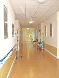 Flur zwischen den Bewohnerzimmern der Palliativstation St. Georg, Leipzig