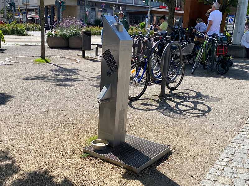 Trinkwasserbrunnen aus Edelstahl auf dem Neustädtischen Markt in Brandenburg an der Havel