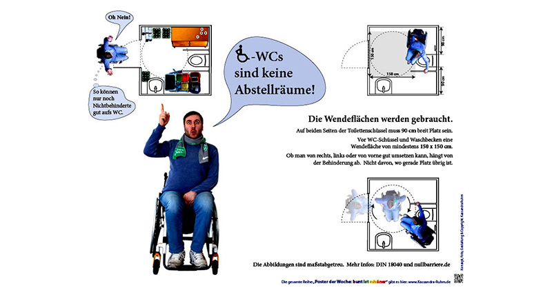 Collage aus 3 maßstabgetreuen Bauzeichnungen einer Behindertentoilette, links oben, rechts oben und rechts unten und einer größeren Frontalaufnahme eines Rollstuhlfahrers im Zentrum des Posters