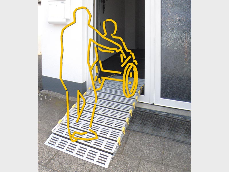 ausgerollte Rampe &uuml;berbr&uuml;ckt T&uuml;rschwelle