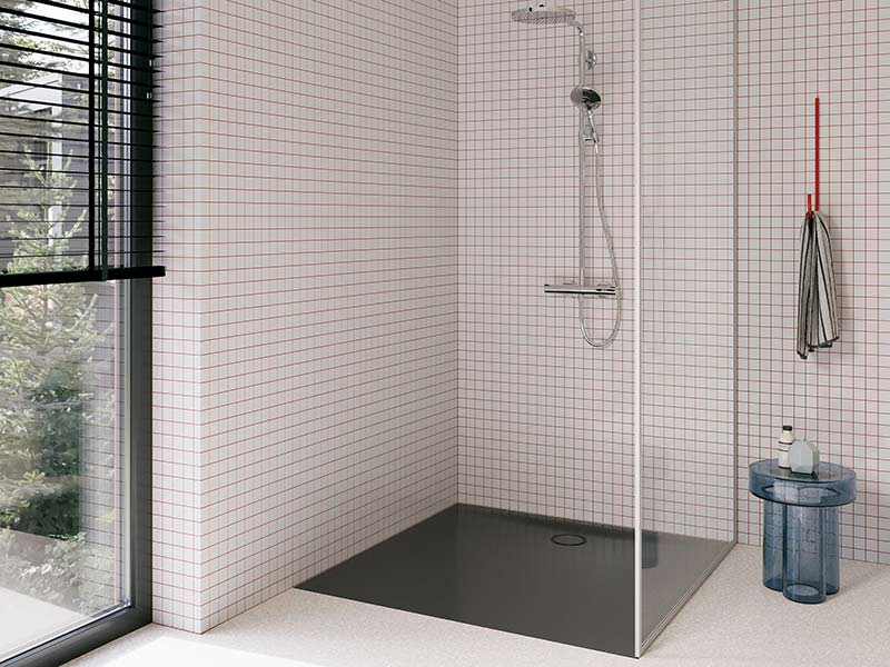 Bodengleiche Dusche mit dunkler Duschfl&auml;che