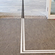 Bodenleitsystem mit verschiedenen Farben schwarzes und weißes Bodenleitsystem in einem Gebäude