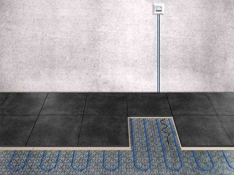 Fußbodenheizung unter Fliesenboden mit Thermostat