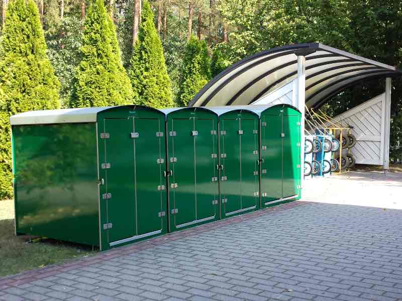 4 Rollstuhlboxen, Scooterboxen, Dekor grün, Einheit an Hofzufahrt, Mieterparkplatz
