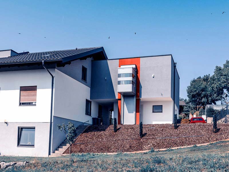 2stöckiges Haus mit Aussenlift