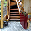 Treppenaufzuglift an einer Holztreppe, aussen klappbar