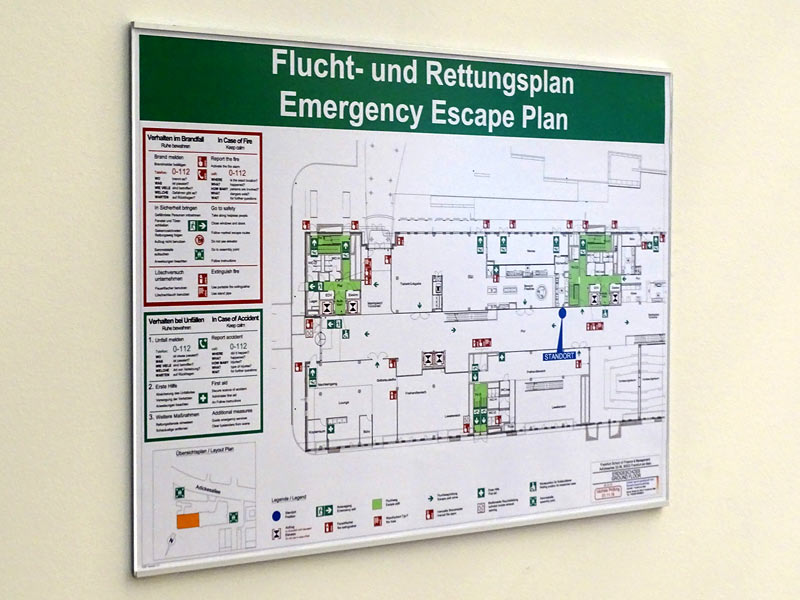 Fluchtwegplan in deutsch und englisch