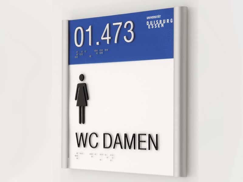 Türschild zum damen-WC mit Pyramidenschrift und Brailleschrift, Universität Duisburg-Essen
