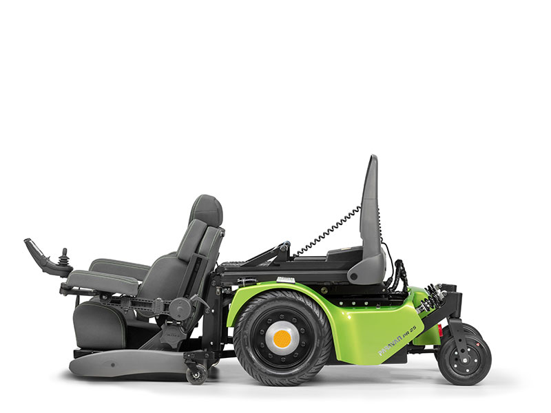 E-Rollstuhl am Boden in Seitenansicht