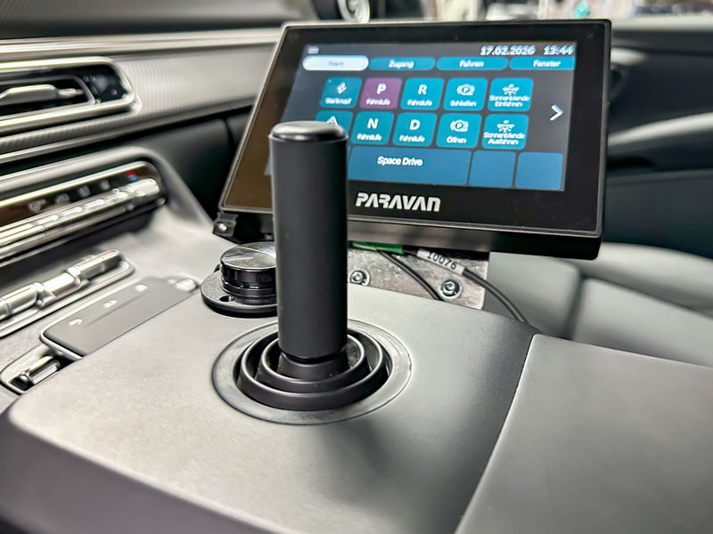Joystick mit Touch Display zur PKW-Bedienung