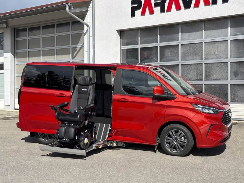 Ford Tourneo Custom mit Kassettenlift f&uuml;r Rollstuhl am Seiteneinstieg