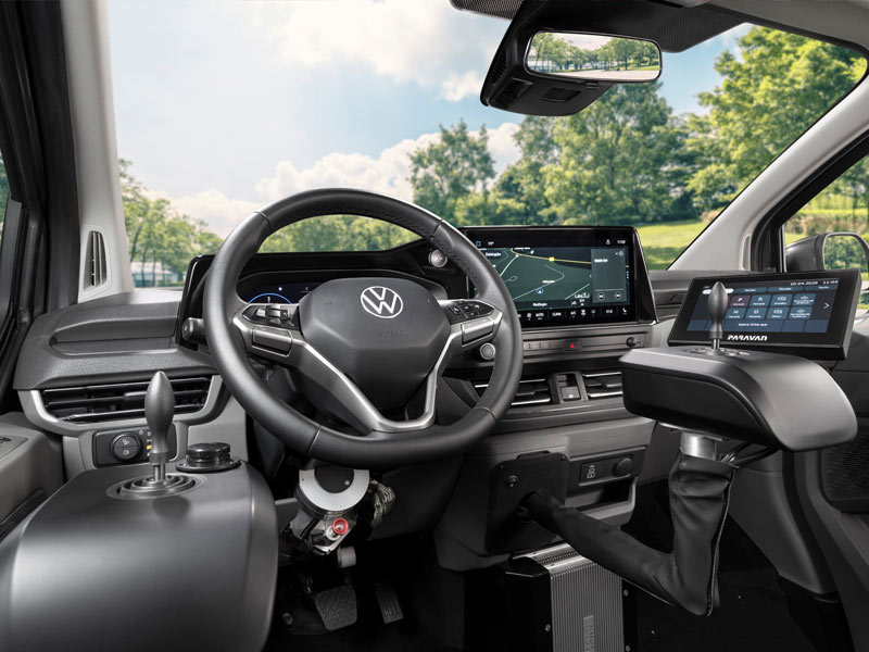 Umbau vw caravelle mit digitalem Fahr- und Lenksystem f&uuml;r bewegungseingeschr&auml;nkte Menschen