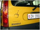 Aufkleber des Rollisymbols auf einem PKW