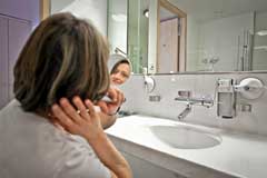 Spender am Waschbecken
