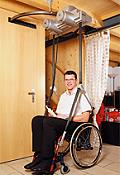 Deckenlift mit Schienenführung durch Türen