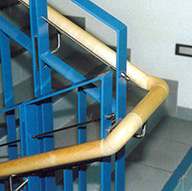 Handlauf an einer Treppe im Innenbereich