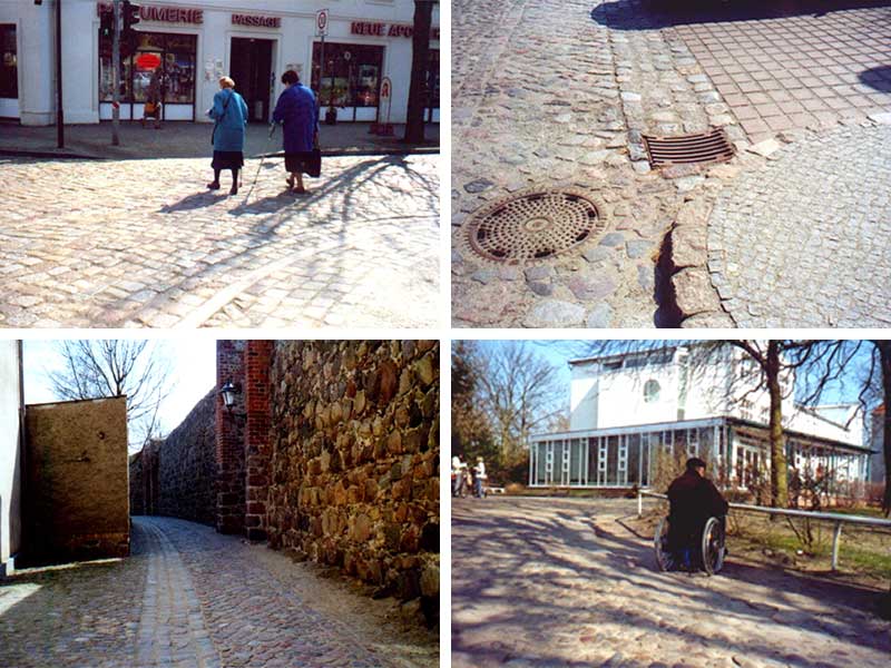 4 Fotos: 2 &auml;ltere Frauen queren Stra&szlig;e mit Gro&szlig;pflaster, grob gepflasteter Behindertenparkplatz mit Bordsteinen, Gasse mit unterschiedlichen huckeligen Pflasterungen und Rolli vor einem Hindernis, das den Zugang zu einem &ouml;ffentlichen Geb&auml;ude verhindert