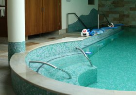Sitzbankhöhe und Haltegriffe, SPA Elbschlosresidenz